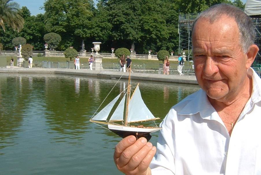 club nautique du luco jardin du Luxembourg Paris pond boat