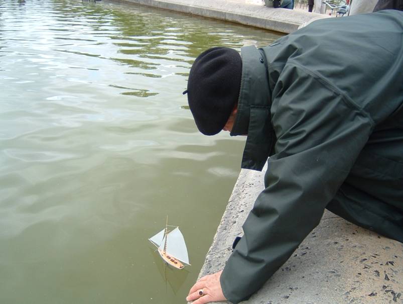 club nautique du luco jardin du Luxembourg Paris pond boat