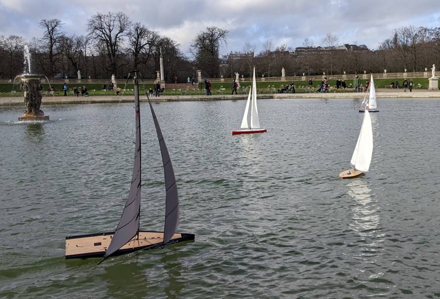 club nautique du luco jardin du Luxembourg Paris pond boat
