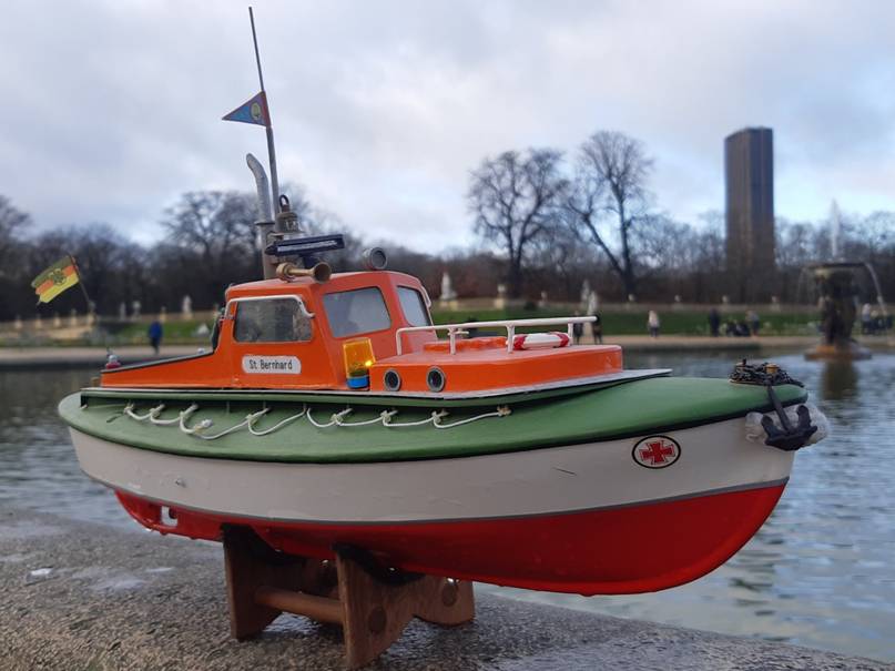 club nautique du luco jardin du Luxembourg Paris pond boat