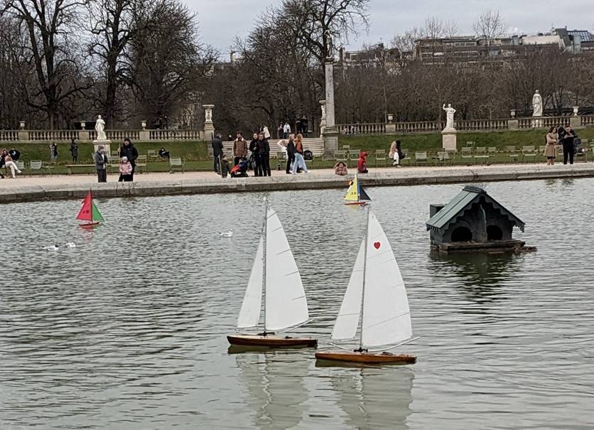 club nautique du luco jardin du Luxembourg Paris pond boat