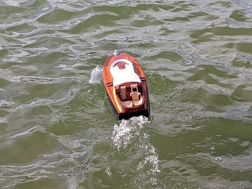 club nautique du luco jardin du Luxembourg Paris pond boat