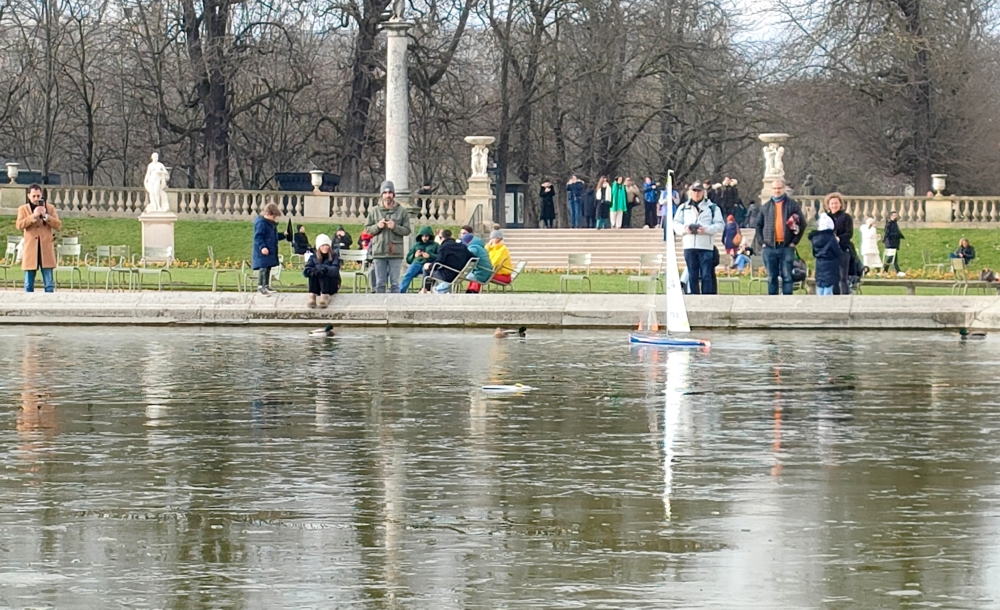 club nautique du luco jardin du Luxembourg Paris pond boat