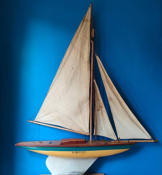 club nautique du luco jardin du Luxembourg Paris pond boat