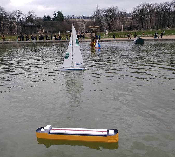 club nautique du luco jardin du Luxembourg Paris pond boat