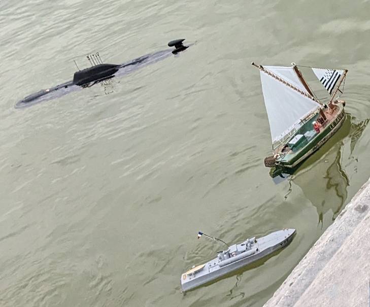 club nautique du luco jardin du Luxembourg Paris pond boat