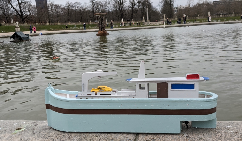 club nautique du luco jardin du Luxembourg Paris pond boat