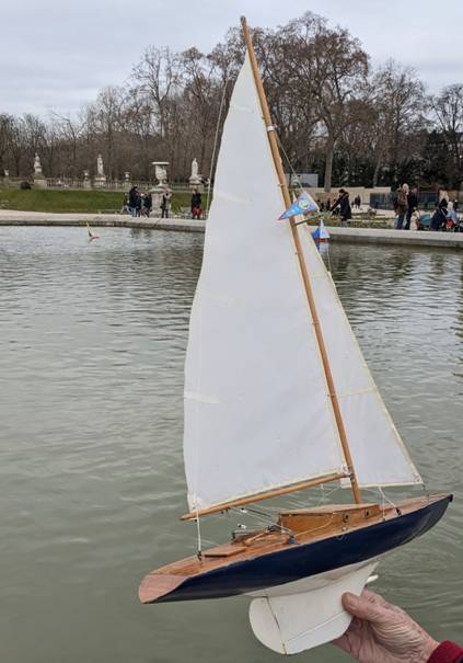 club nautique du luco jardin du Luxembourg Paris pond boat