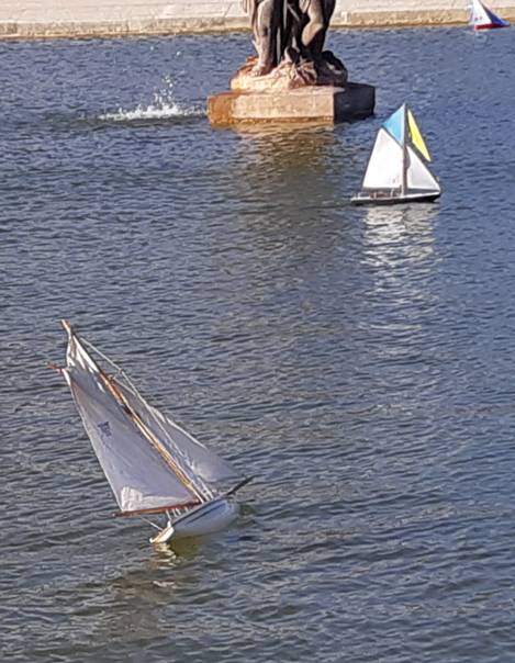club nautique du luco jardin du Luxembourg Paris pond boat