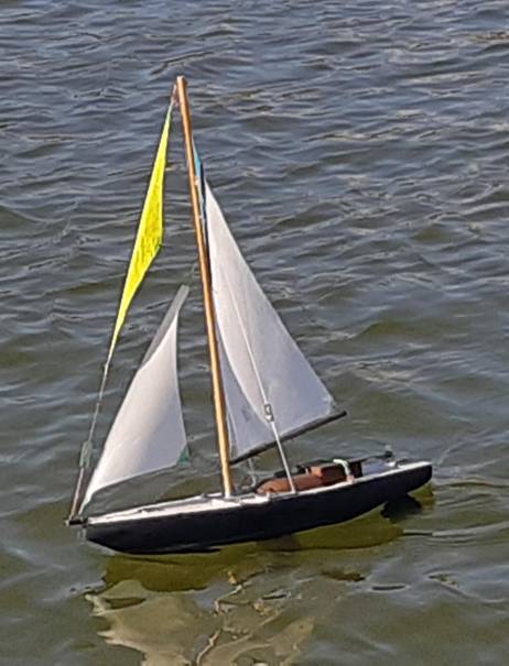 club nautique du luco jardin du Luxembourg Paris pond boat