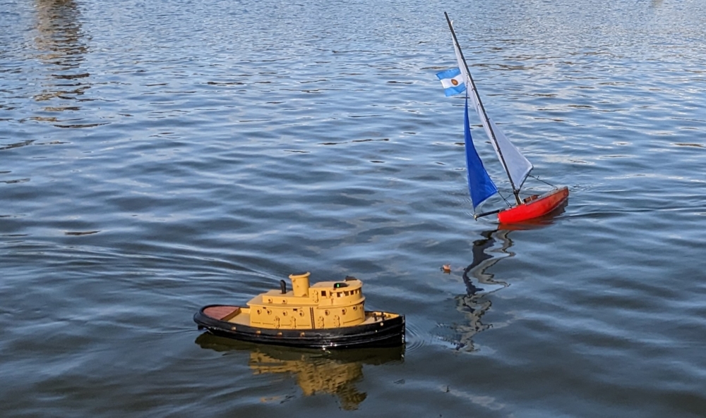 club nautique du luco jardin du Luxembourg Paris pond boat