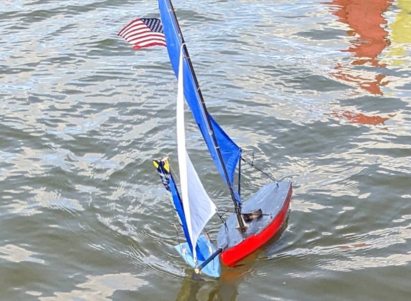 club nautique du luco jardin du Luxembourg Paris pond boat