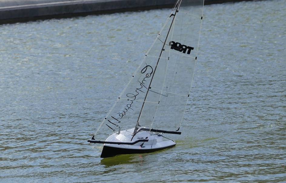 club nautique du luco jardin du Luxembourg Paris pond boat