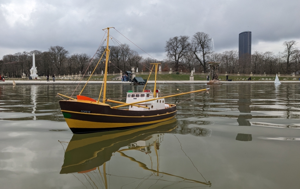club nautique du luco jardin du Luxembourg Paris pond boat