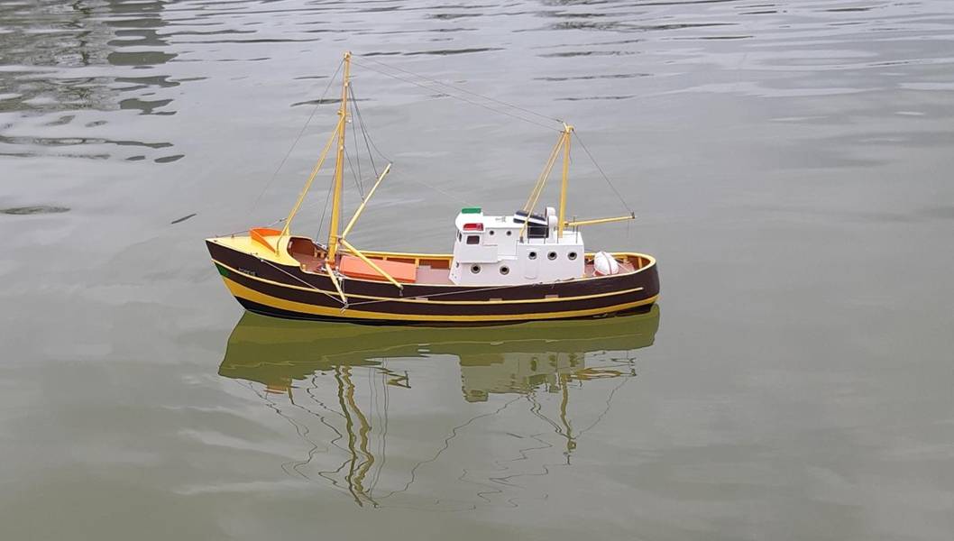 club nautique du luco jardin du Luxembourg Paris pond boat