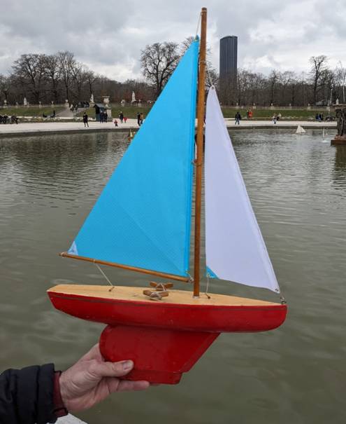 club nautique du luco jardin du Luxembourg Paris pond boat