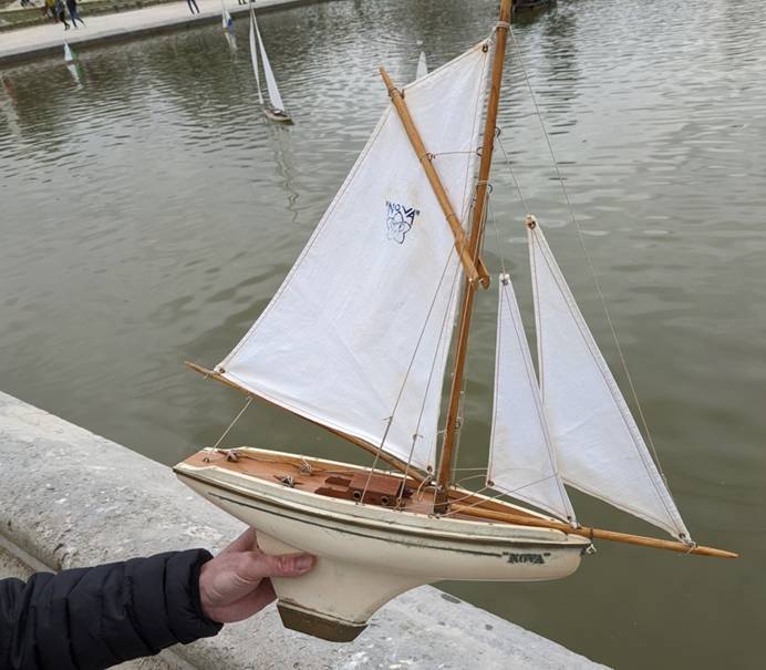 club nautique du luco jardin du Luxembourg Paris pond boat