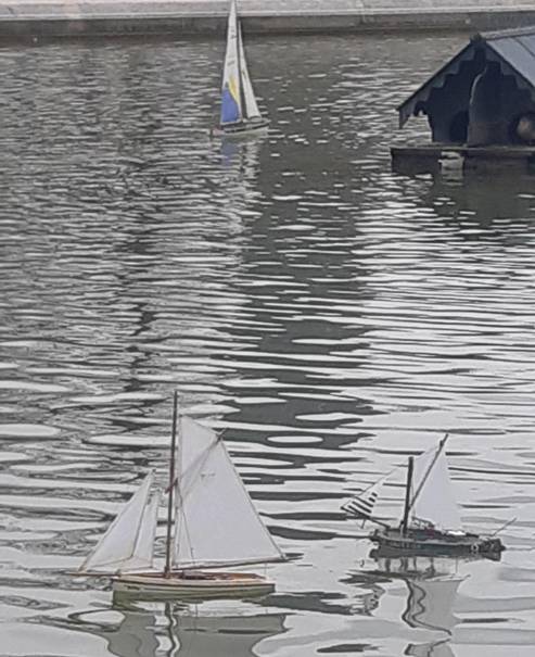 club nautique du luco jardin du Luxembourg Paris pond boat