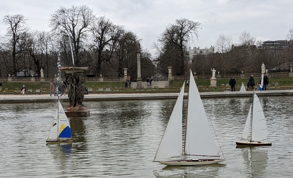 club nautique du luco jardin du Luxembourg Paris pond boat
