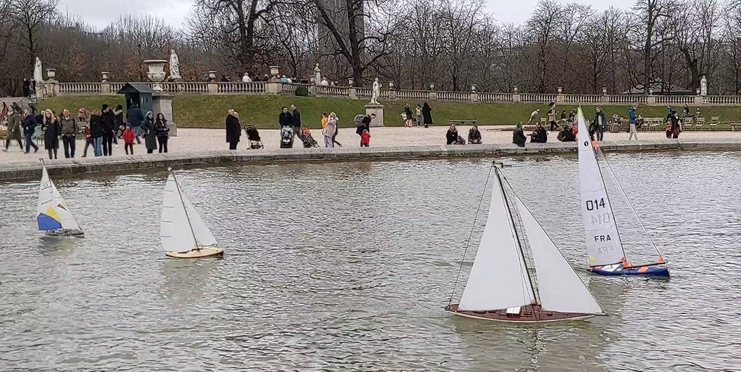 club nautique du luco jardin du Luxembourg Paris pond boat