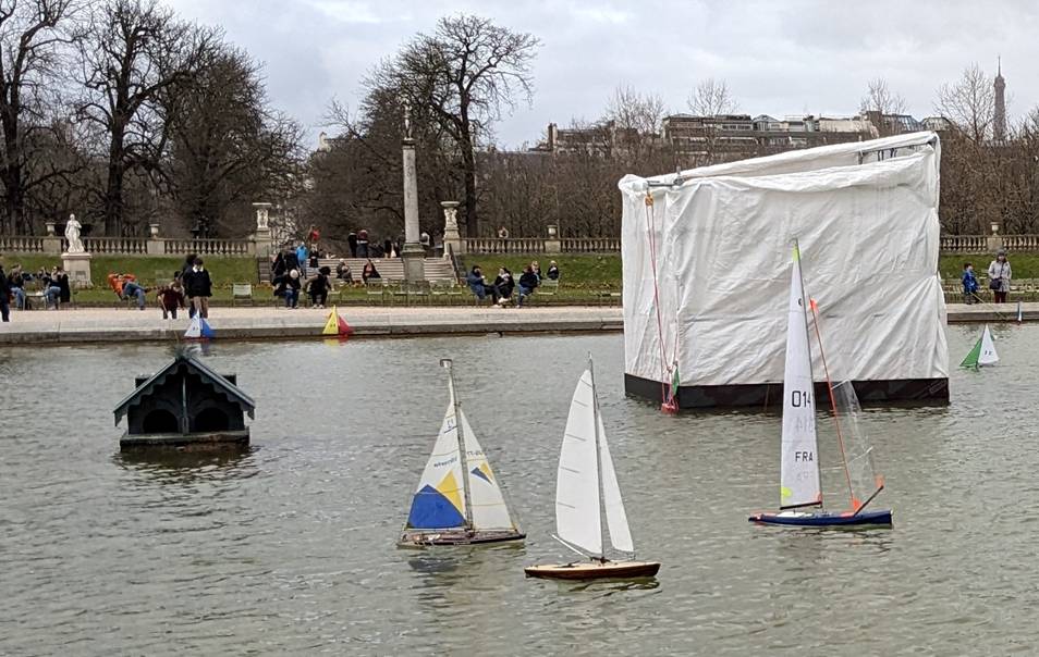 club nautique du luco jardin du Luxembourg Paris pond boat