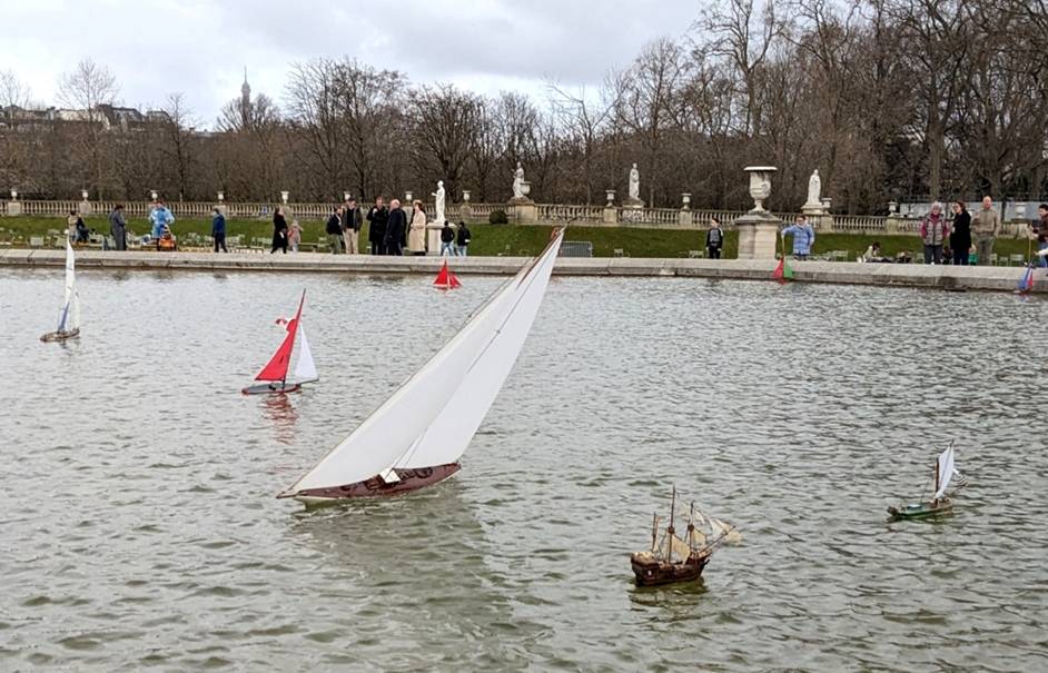 club nautique du luco jardin du Luxembourg Paris pond boat