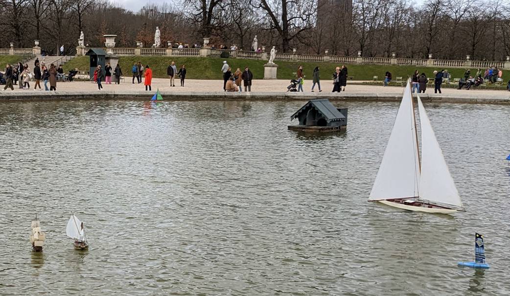 club nautique du luco jardin du Luxembourg Paris pond boat