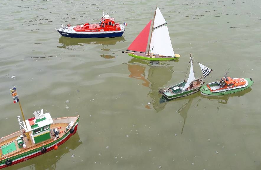 club nautique du luco jardin du Luxembourg Paris pond boat