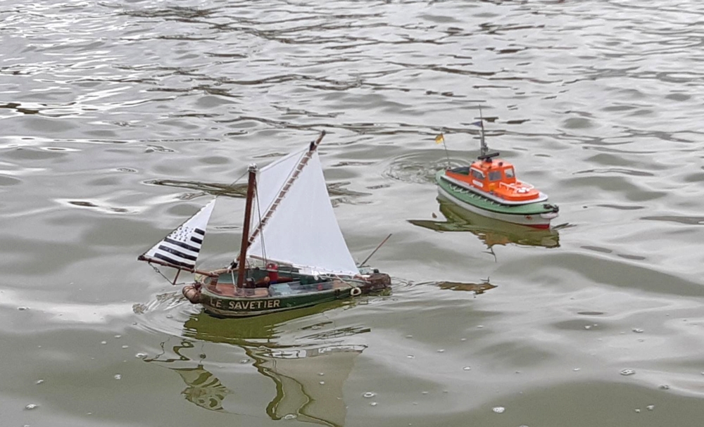 club nautique du luco jardin du Luxembourg Paris pond boat