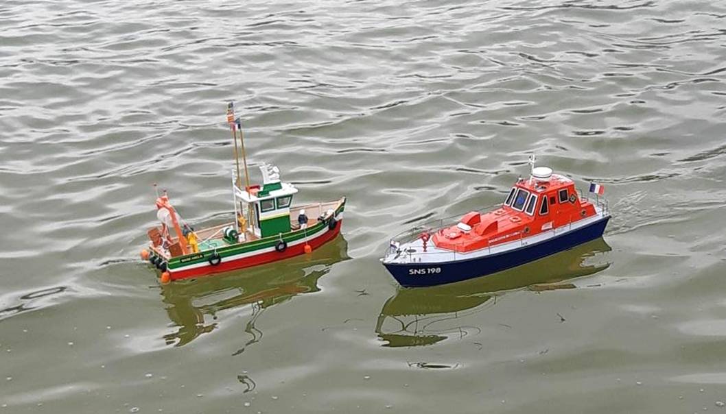 club nautique du luco jardin du Luxembourg Paris pond boat