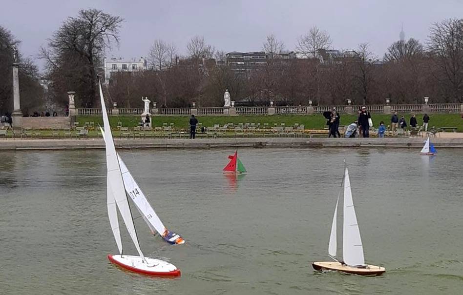 club nautique du luco jardin du Luxembourg Paris pond boat