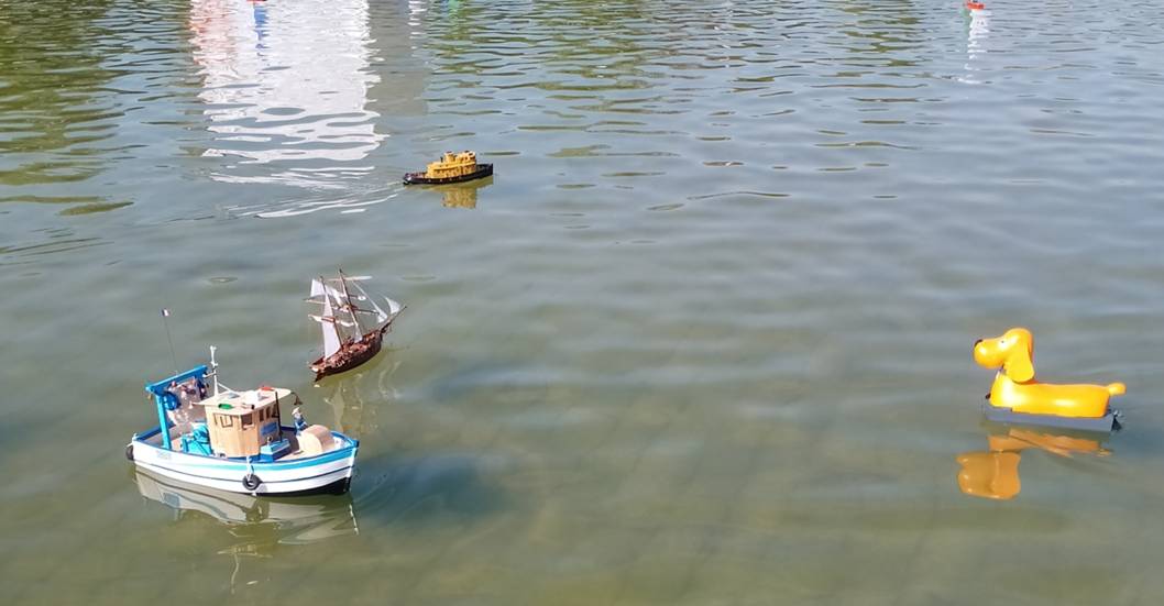 club nautique du luco jardin du Luxembourg Paris pond boat