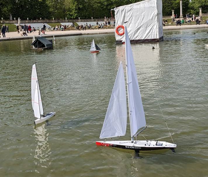 club nautique du luco jardin du Luxembourg Paris pond boat