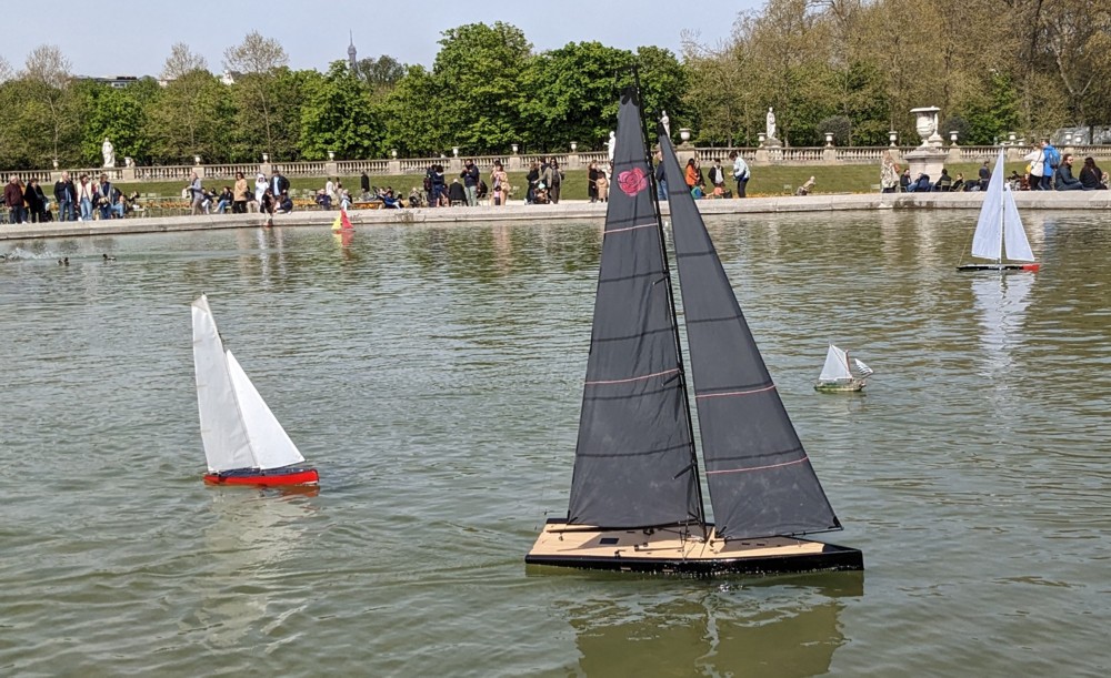 club nautique du luco jardin du Luxembourg Paris pond boat