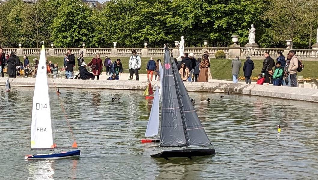 club nautique du luco jardin du Luxembourg Paris pond boat