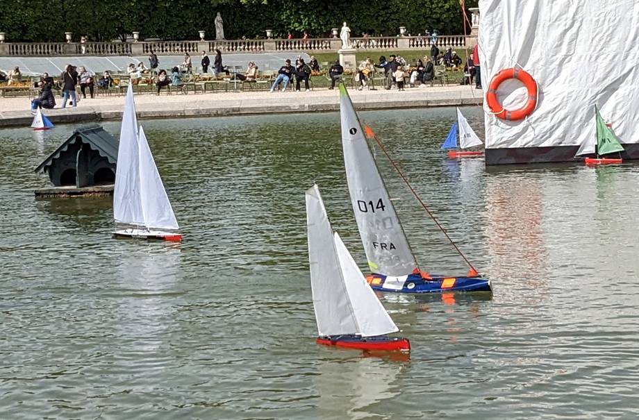 club nautique du luco jardin du Luxembourg Paris pond boat