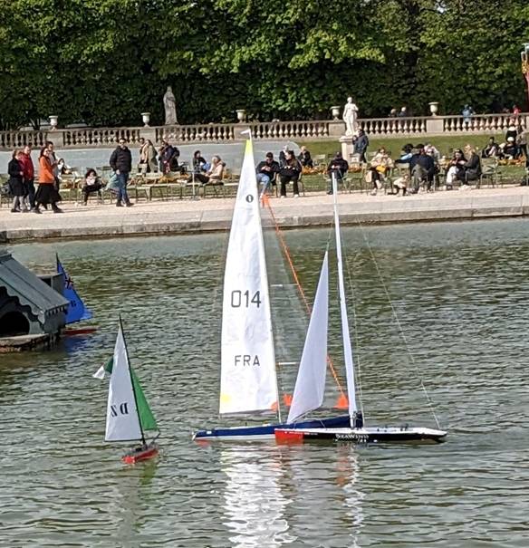 club nautique du luco jardin du Luxembourg Paris pond boat