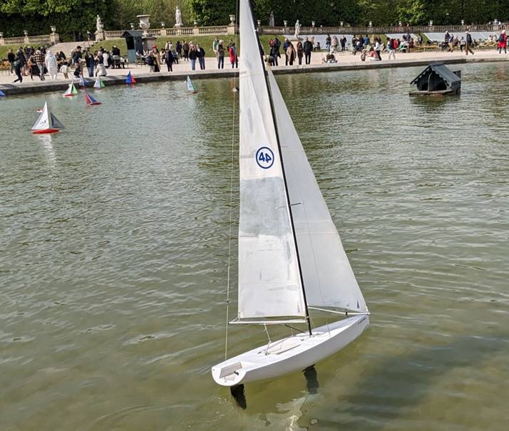 club nautique du luco jardin du Luxembourg Paris pond boat
