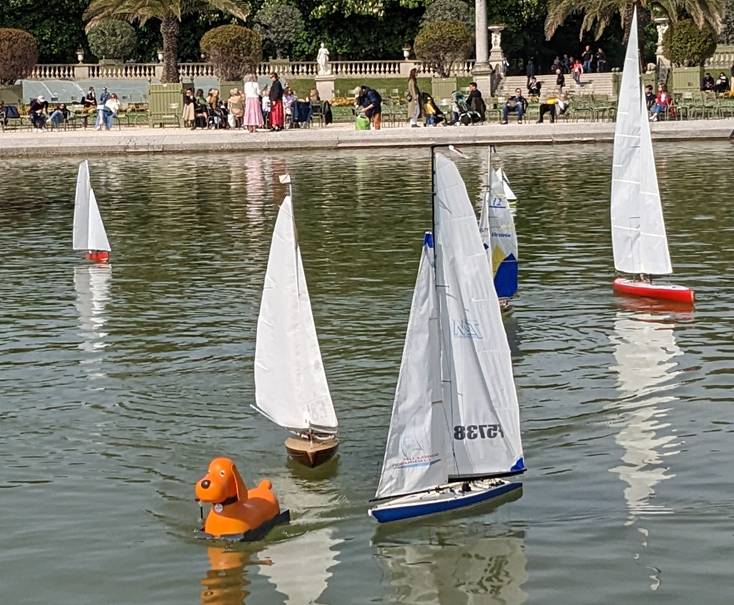 club nautique du luco jardin du Luxembourg Paris pond boat