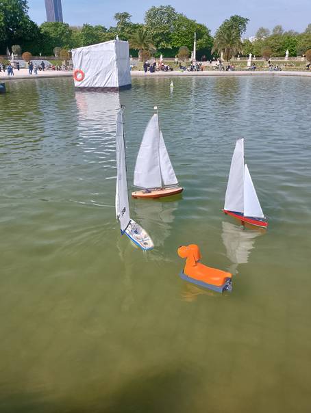 club nautique du luco jardin du Luxembourg Paris pond boat