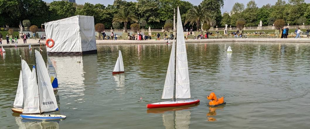 club nautique du luco jardin du Luxembourg Paris pond boat