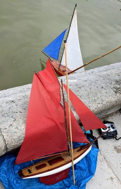 club nautique du luco jardin du Luxembourg Paris pond boat