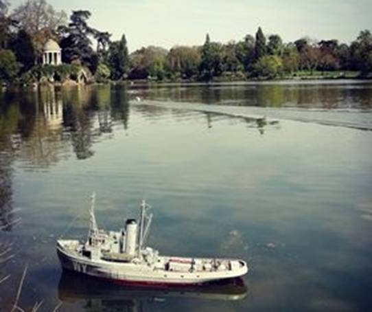 club nautique du luco jardin du Luxembourg Paris pond boat