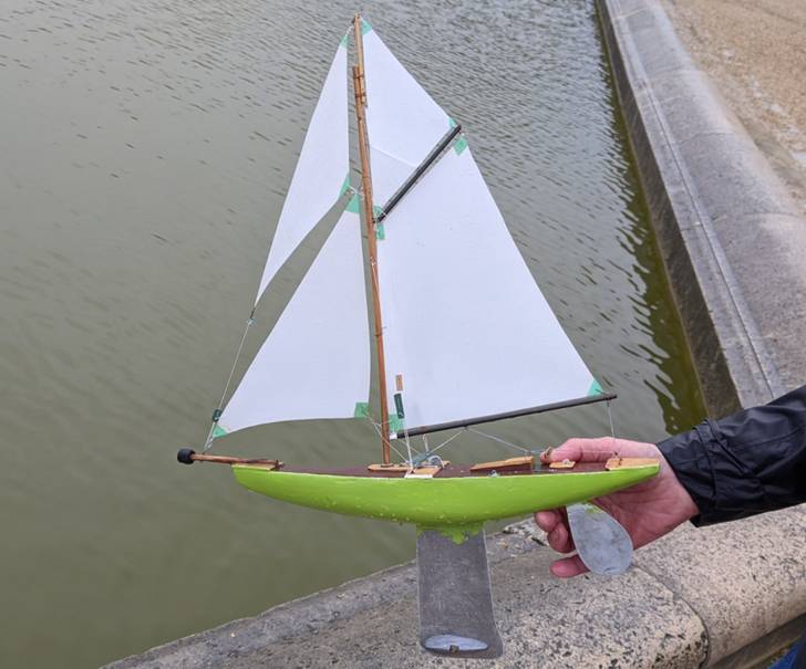 club nautique du luco jardin du Luxembourg Paris pond boat