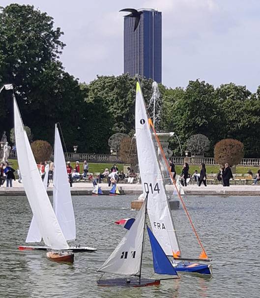 club nautique du luco jardin du Luxembourg Paris pond boat