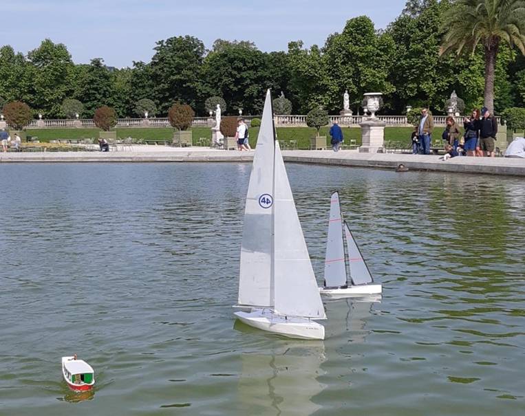 club nautique du luco jardin du Luxembourg Paris pond boat