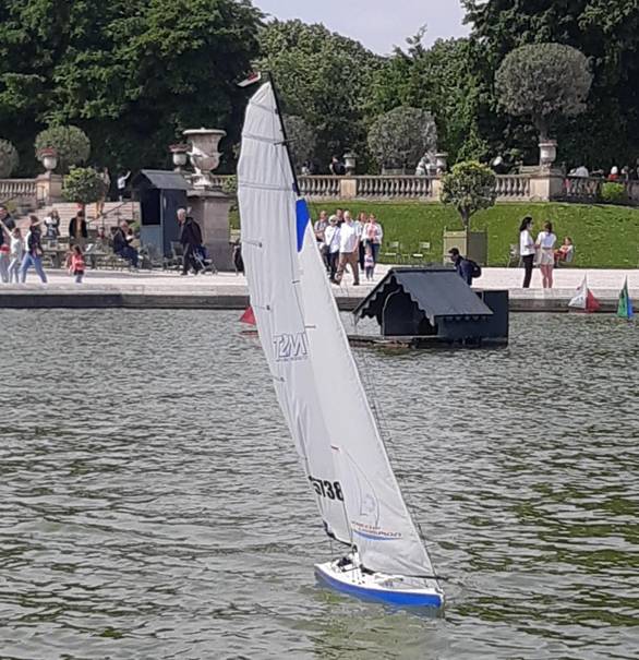 club nautique du luco jardin du Luxembourg Paris pond boat
