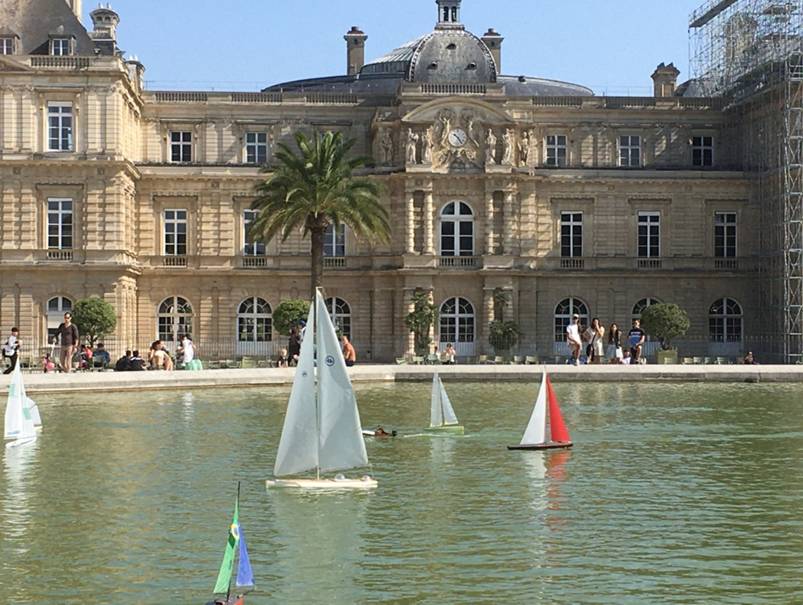 club nautique du luco jardin du Luxembourg Paris pond boat