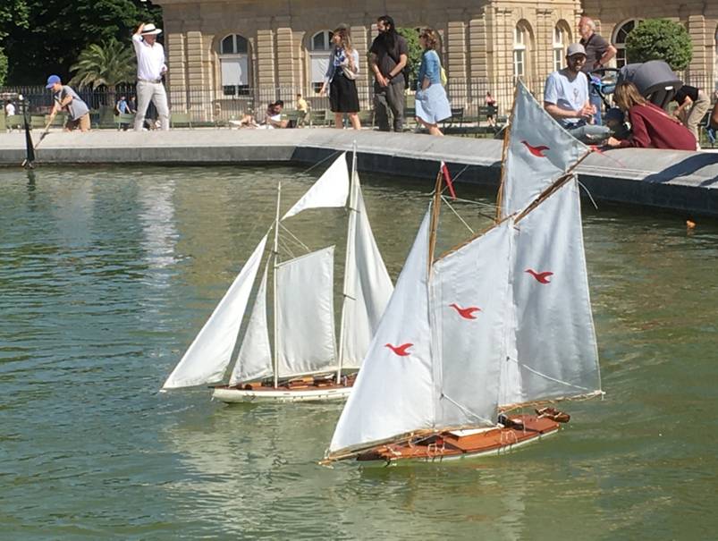 club nautique du luco jardin du Luxembourg Paris pond boat