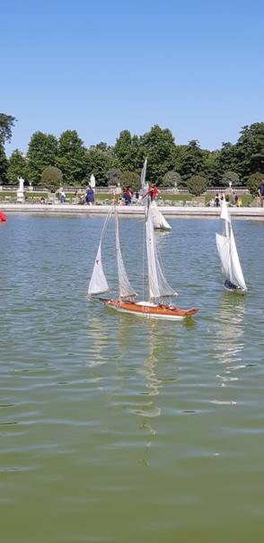 club nautique du luco jardin du Luxembourg Paris pond boat